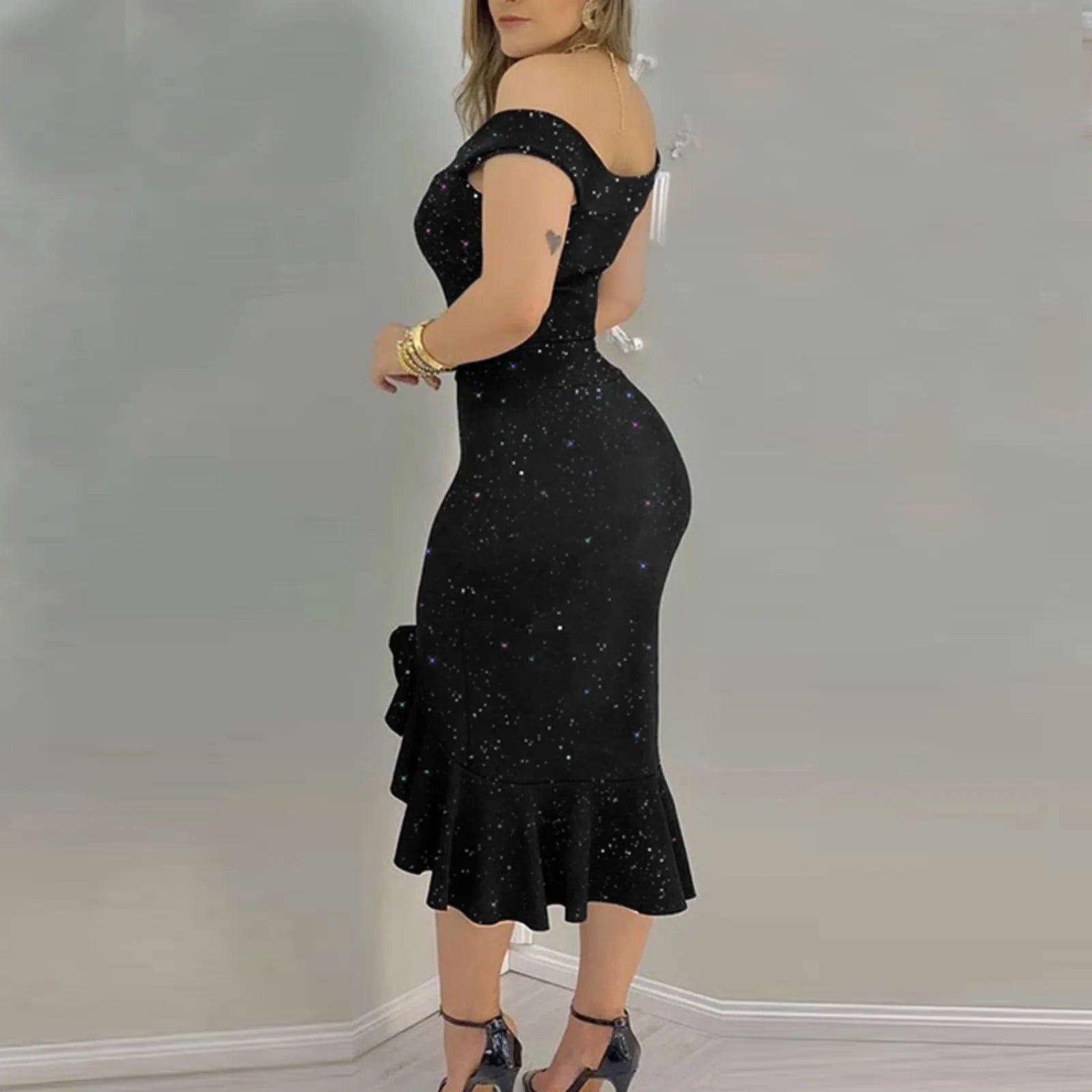 Vestido Aria – Verão Ombro a Ombro com Paetês e Babado
