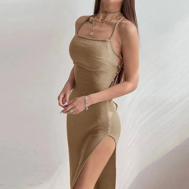 Vestido Aria – Longo Preto Bodycon com Fenda e Alças Finas