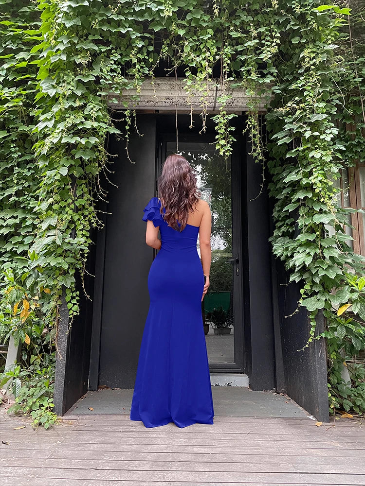 Vestido Aria Verão  – Fenda Lateral, Ombro Único, Sem Mangas e Design Sexy